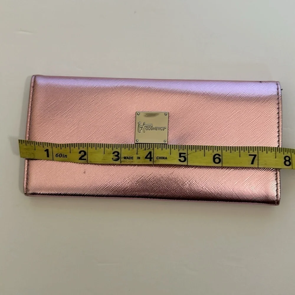 IT COSMETICS Heavenly Luxe Beautiful Basics Brush case, Created For Macy's